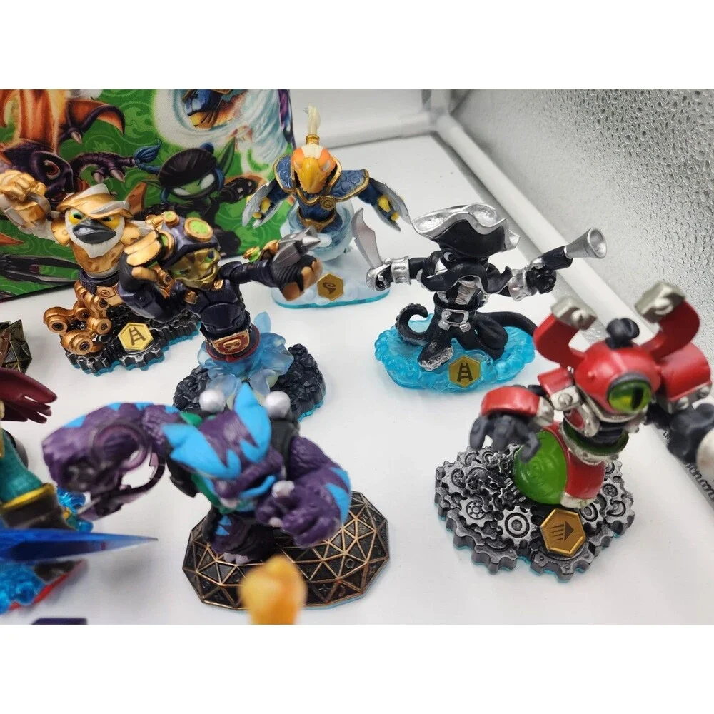 Lot Of 19 Skylanders & Zip Up Carrying Storage Bag Carry Case